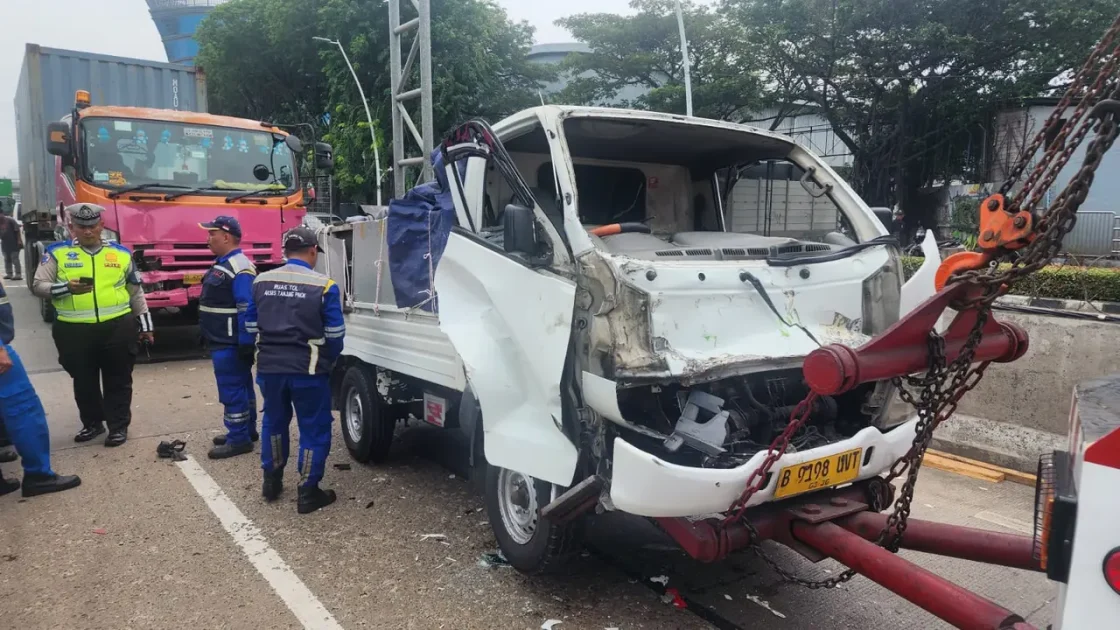 Kecelakaan Beruntun 4 Kendaraan di Tol Tanjung Priok