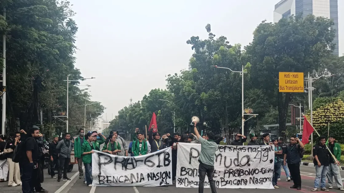 Demo Mahasiswa di Monas Tuntut Karhutla Jadi Bencana Nasional