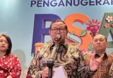 Hadiah Istimewa Pramono untuk 10 Lurah Finalis Benyamin S Award