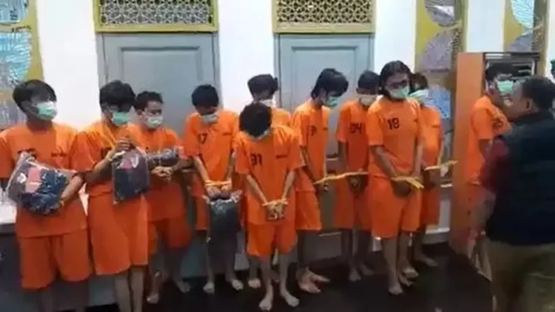 12 Perusuh Demo di Malang Ditangkap Bawa Bom Molotov dan Narkoba