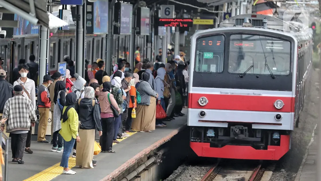 KAI Commuter Minta Maaf KRL Bablas di Stasiun Sudirman