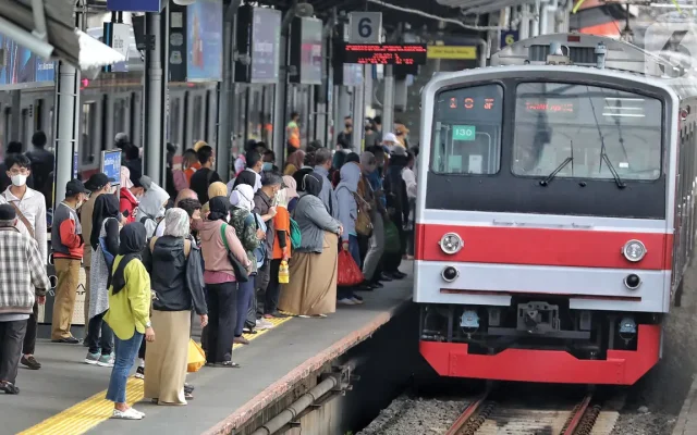 KAI Commuter Minta Maaf KRL Bablas di Stasiun Sudirman