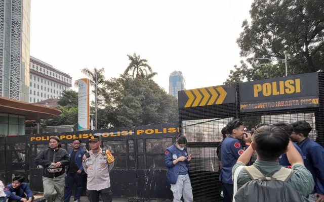 Jalan Medan Merdeka Selatan Ditutup karena Demo Mahasiswa