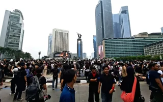 Potret Massa Demo di Bundaran HI Tuntut Karhutla Nasional