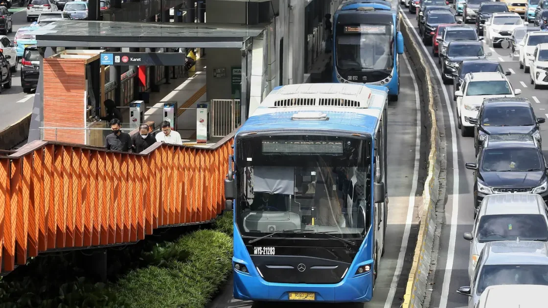 4 Rute Transjakarta Setop Sementara Imbas Demo Hari Sumpah Pemuda