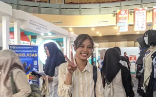 Server Restoran di Jakarta Berburu Kerja di Job Fair