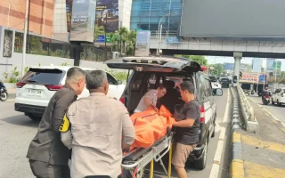 Pemotor Tewas Usai Tabrak Pembatas Jalan Depan PIM 2