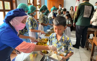 MBG Prasmanan Diterapkan di 10 Ribu Dapur Akhir Tahun