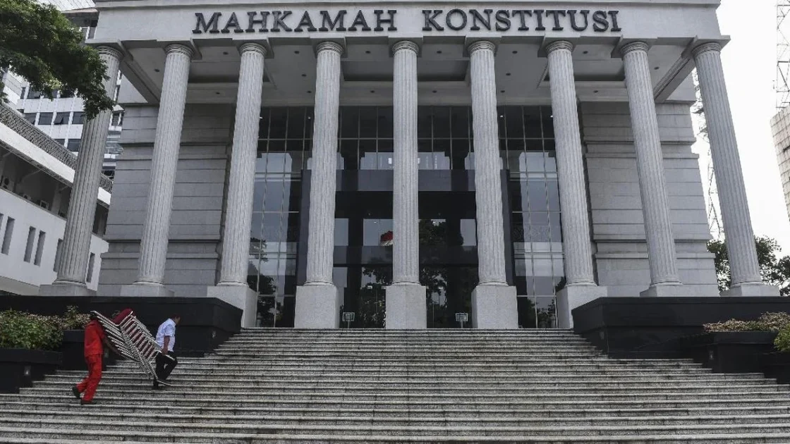 MK Putuskan Kepala Daerah Didakwa Pidana Berhenti Sementara