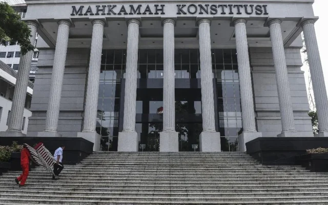 MK Putuskan Kepala Daerah Didakwa Pidana Berhenti Sementara