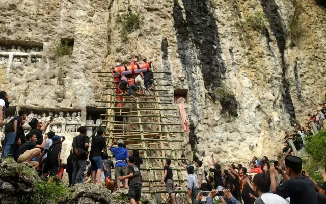 Ratusan Peti Jenazah di Toraja Utara Terbakar Akibat Karhutla