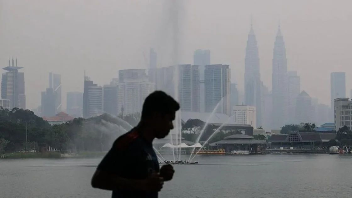 Warga Malaysia Jatuh Sakit Akibat Kabut Asap Karhutla Indonesia