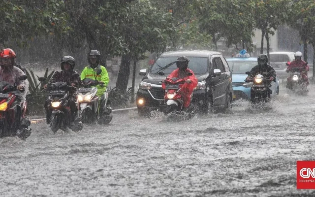 Jalan Mayor Oking Cibinong Banjir Parah, Banyak Motor Mogok