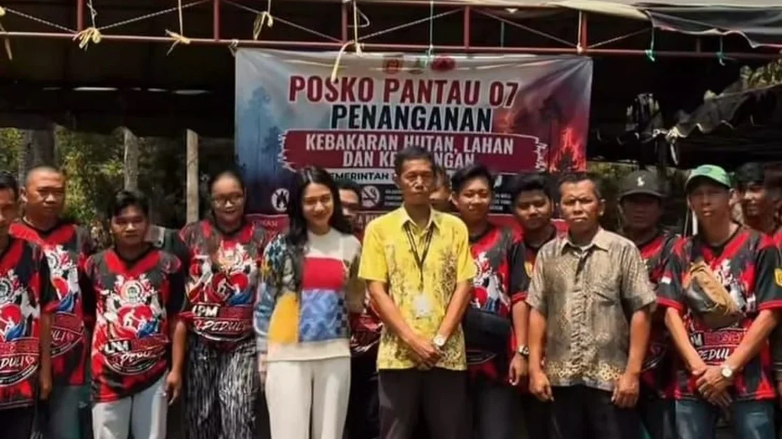 Azizah Salsha Tinjau Karhutla dan Beri Bantuan di Banjarbaru