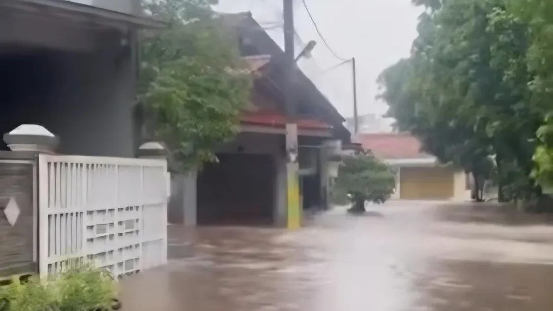 Tanggul Jebol di Cibinong Bogor, Ratusan Rumah Terendam Banjir