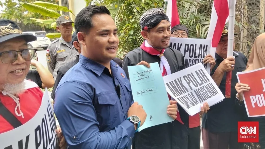 Massa Pejuang Merah Putih Datangi Rumah Jokowi di Solo
