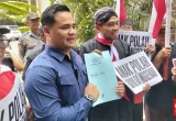 Massa Pejuang Merah Putih Datangi Rumah Jokowi di Solo