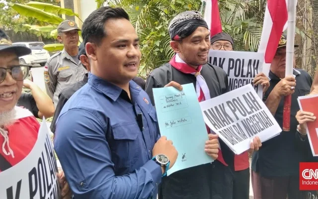 Massa Pejuang Merah Putih Datangi Rumah Jokowi di Solo