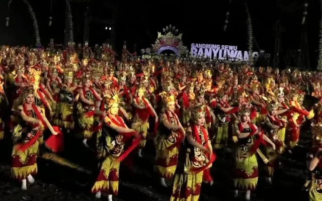Siswi Sekolah Rakyat Pukau Festival Gandrung Sewu 2026