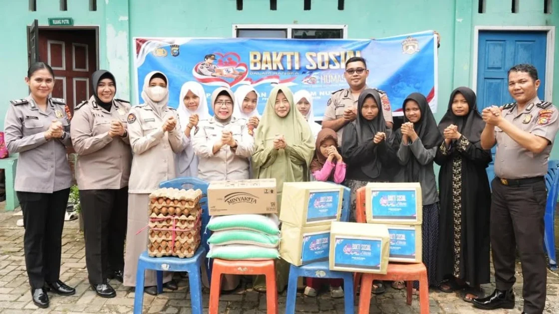 Polda Riau Bagikan Sembako ke Panti Asuhan di Pekanbaru