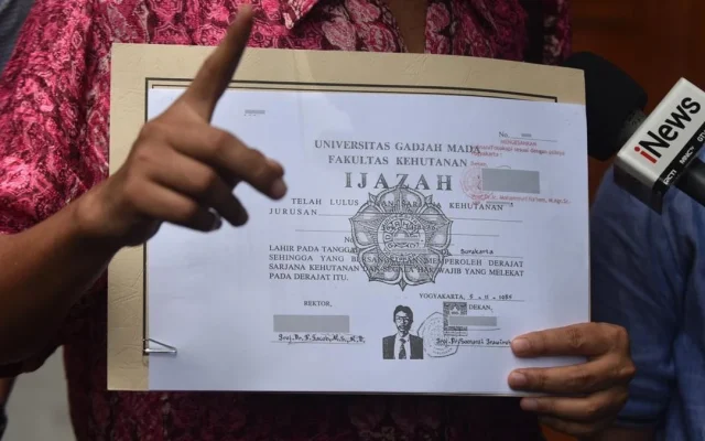 Saksi di Sidang Roy Suryo Ngaku Lihat Ijazah Asli Jokowi
