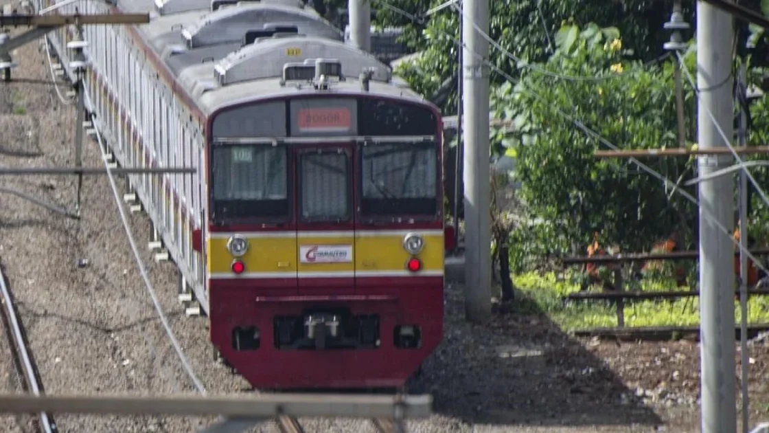 Pemotor Luka Berat Usai Terobos Palang Rel di Pasar Minggu