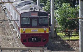 Pemotor Luka Berat Usai Terobos Palang Rel di Pasar Minggu