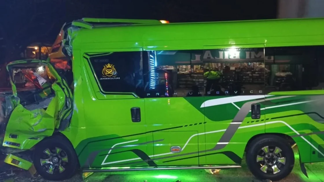 Elf Wisatawan Kecelakaan di Demak, 1 Orang Tewas