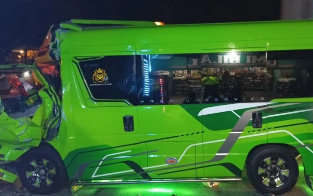 Elf Wisatawan Kecelakaan di Demak, 1 Orang Tewas