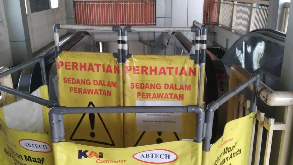 Eskalator Peron 1 Stasiun Kebayoran Mati Sepekan
