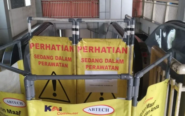 Eskalator Peron 1 Stasiun Kebayoran Mati Sepekan