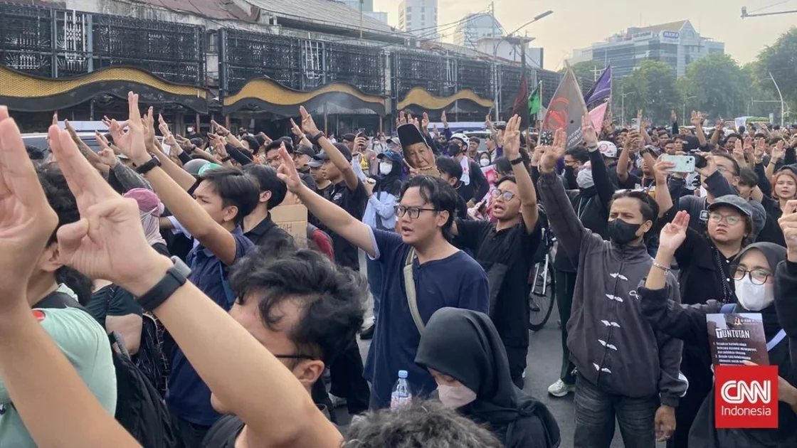 Fathimah Azzahra dan Mamet AADC Suarakan Aspirasi di Tugu Tani