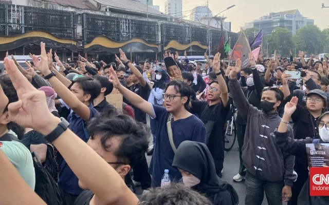 Fathimah Azzahra dan Mamet AADC Suarakan Aspirasi di Tugu Tani