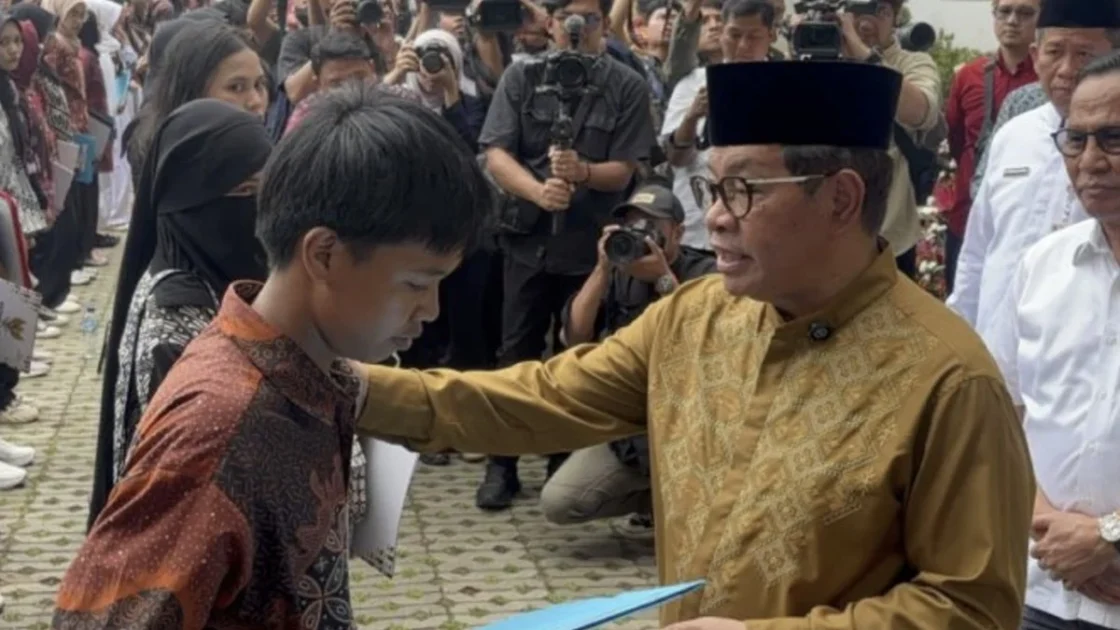 Pemprov DKI Tebus 2.810 Ijazah Tertahan Senilai Rp4,6 Miliar