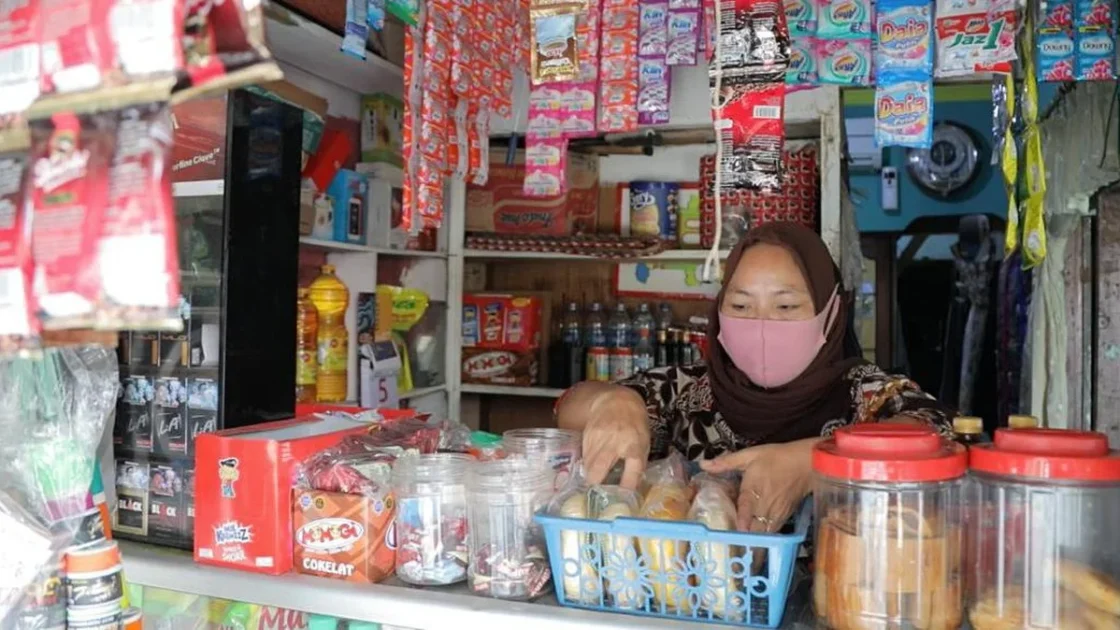 Viral Pria Curi Kardus Berisi Jajanan di Warung Jaksel