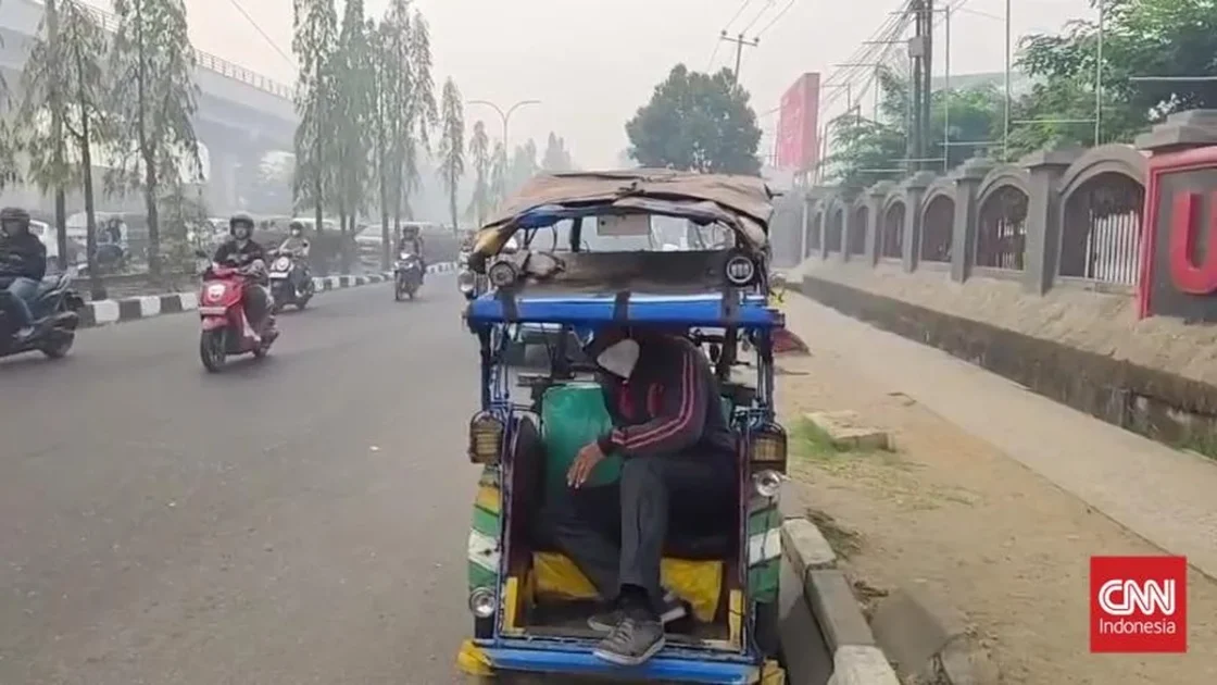 Asap Karhutla Pekat Selimuti Palembang, ISPU Berbahaya
