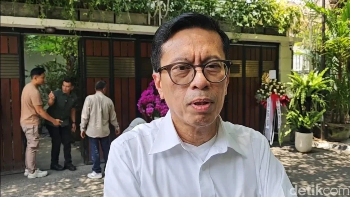 Relawan Gibran Balas Hasto Soal Polemik Ijazah Wapres