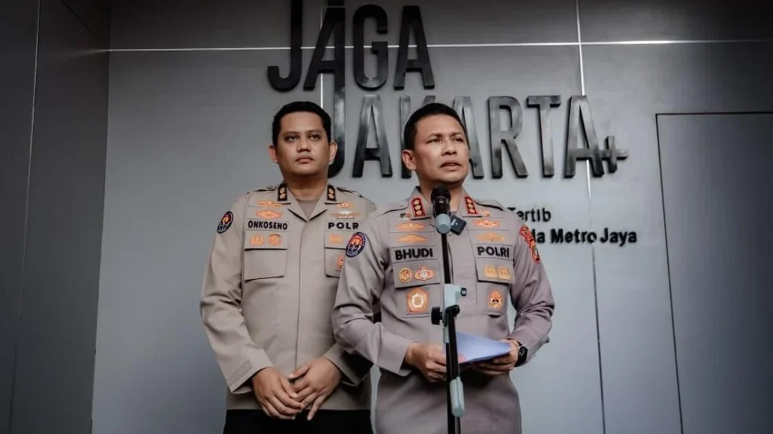 Polisi Usut Misteri Teh Kemasan Berbusa saat Unjuk Rasa