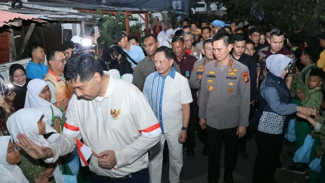 Polda Metro Salurkan 1.000 Sembako di Kampung Ambon Jakbar