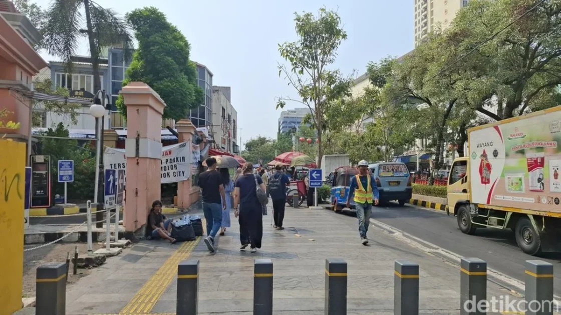 Wisatawan Resah Anak-anak Minta Uang di Kawasan Glodok