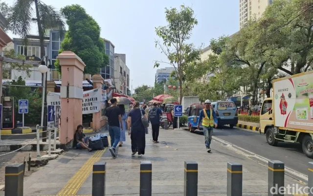 Wisatawan Resah Anak-anak Minta Uang di Kawasan Glodok
