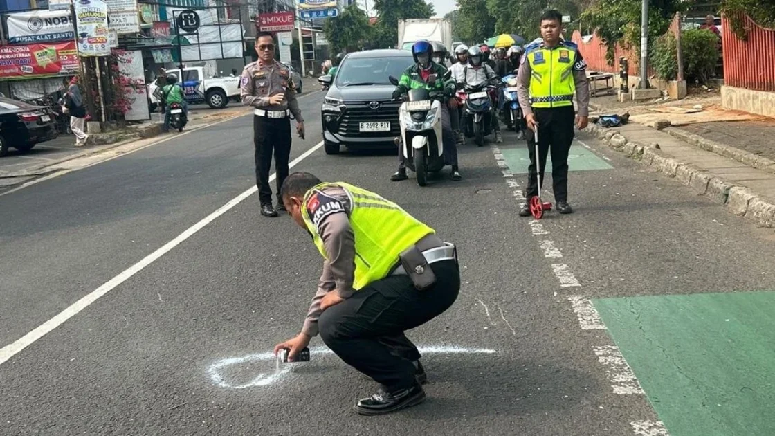 Kecelakaan di Depok, Penumpang Motor Tewas Terlindas