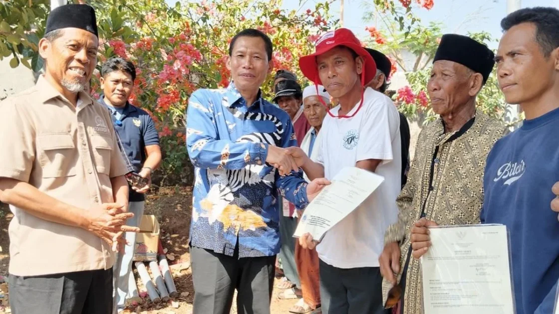 Kementrans Bagikan 109 Sertifikat Tanah di Lombok Timur