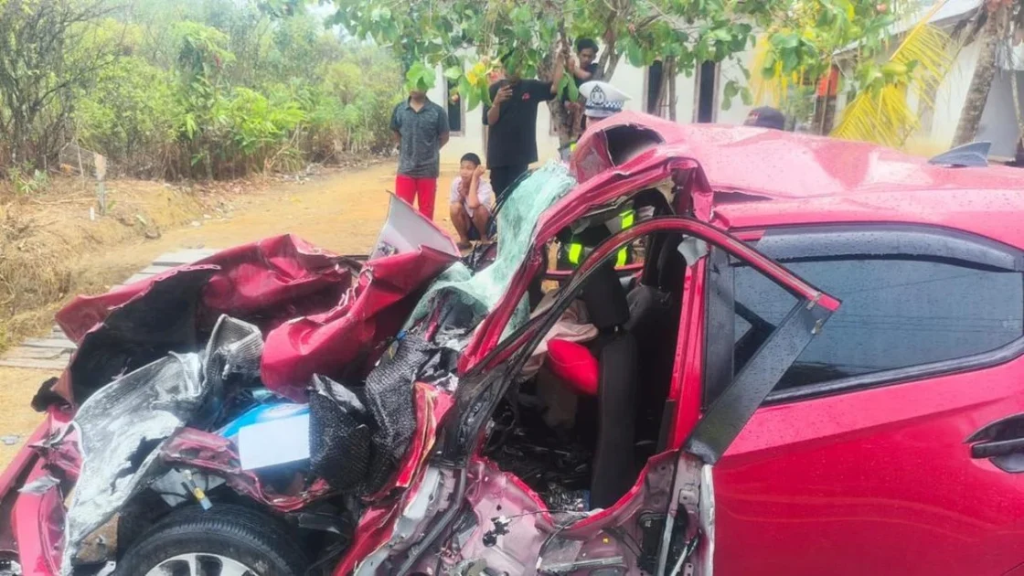 Mobil Tabrak Truk di Bangka Tengah, 1 Keluarga Tewas
