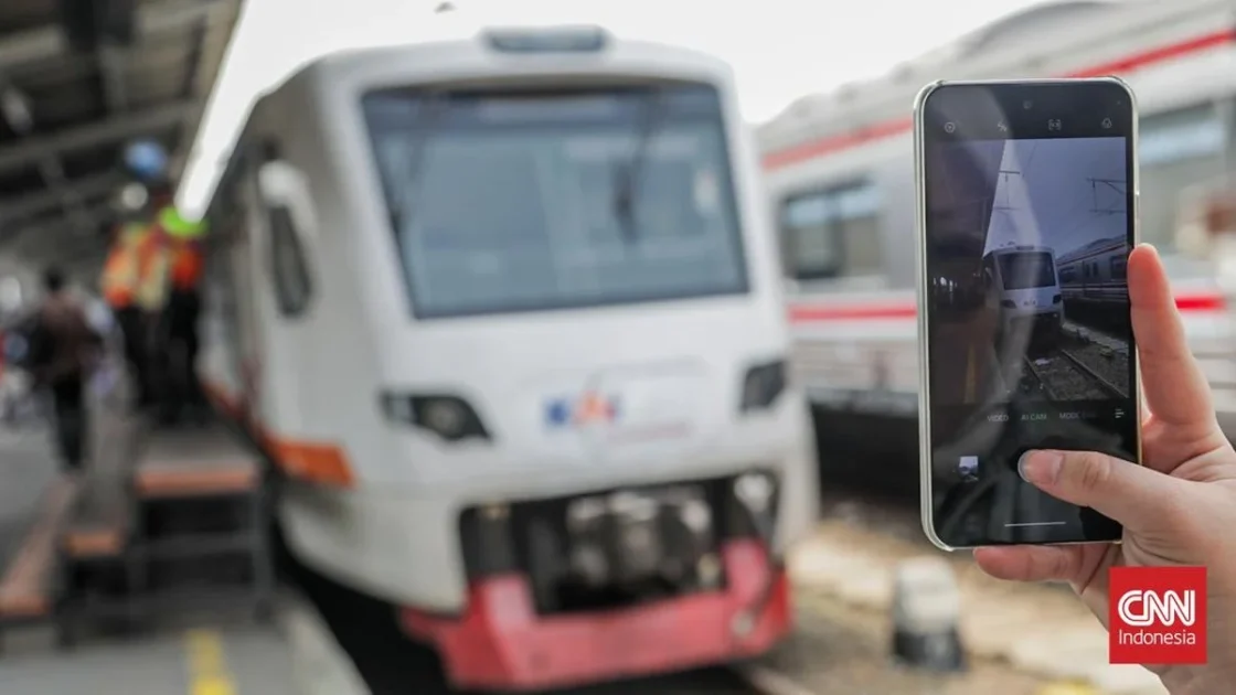 Video Viral Ledakan dan Percikan Api KRL di Jakarta Kota