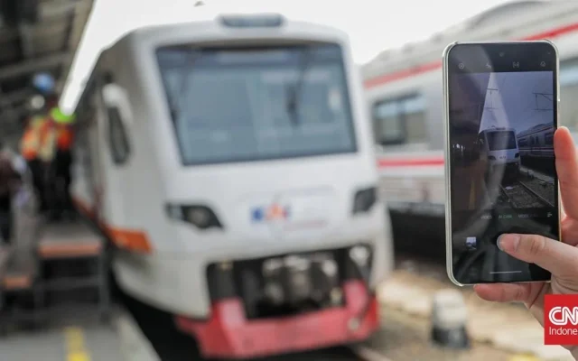 Video Viral Ledakan dan Percikan Api KRL di Jakarta Kota