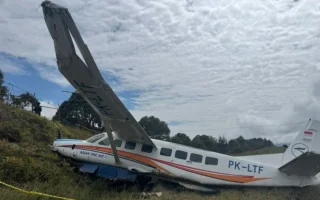 Pesawat Asian One Air Tergelincir di Papua, 2 TNI Terluka