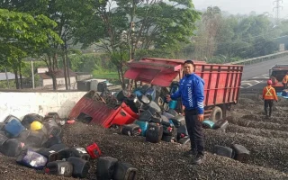 Truk Asam Sulfat Kecelakaan di Turunan Kertek Wonosobo