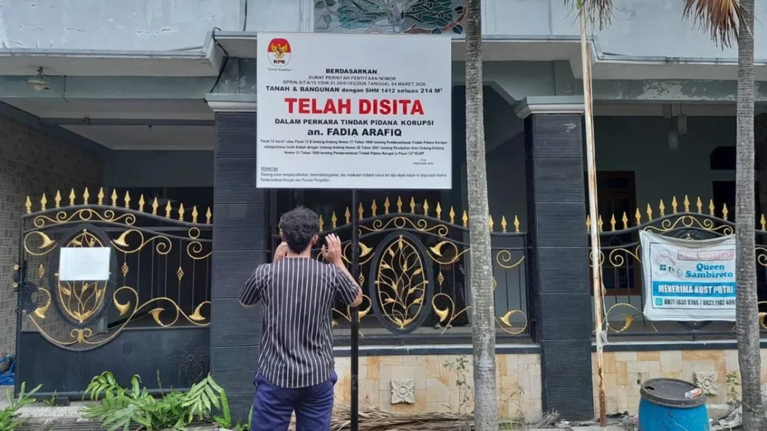 Suami Fadia Arafiq Temui Jokowi Saat Rumah Digeledah KPK