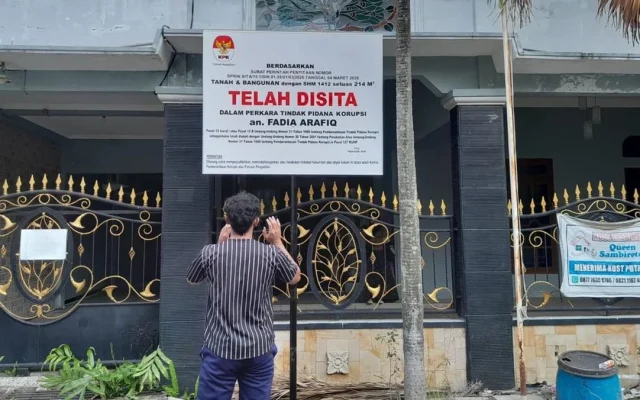 Suami Fadia Arafiq Temui Jokowi Saat Rumah Digeledah KPK